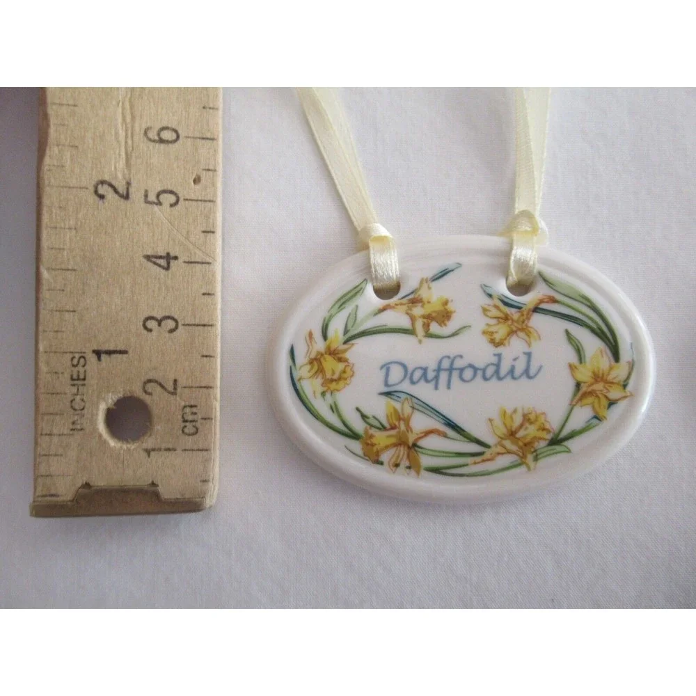 Lot 2x Longaberger Collector Club May Series Daffodil Basket Tie-Ons 23587